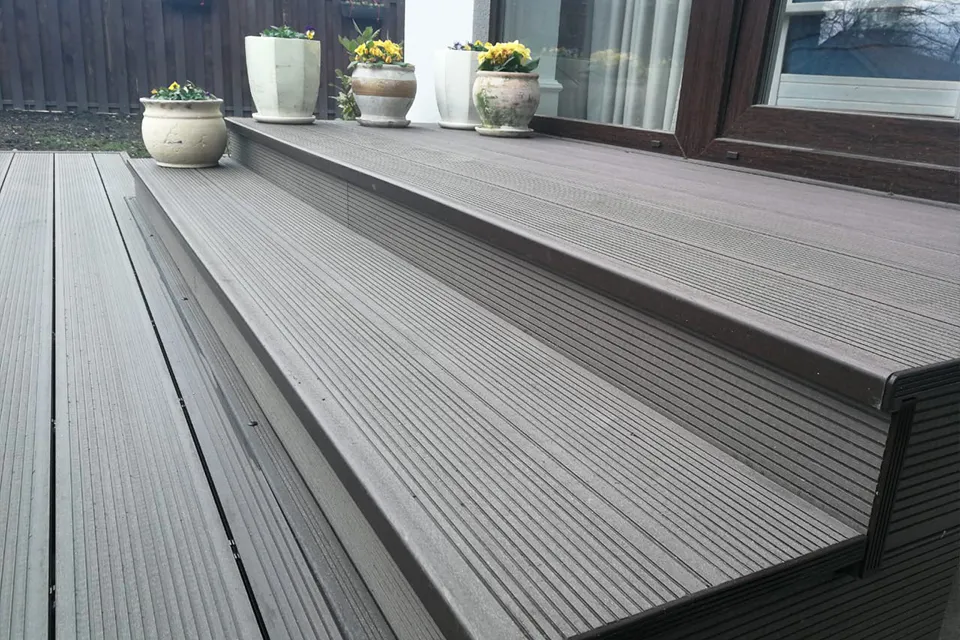 Террасная доска из лиственницы: почему это выбор профессионалов